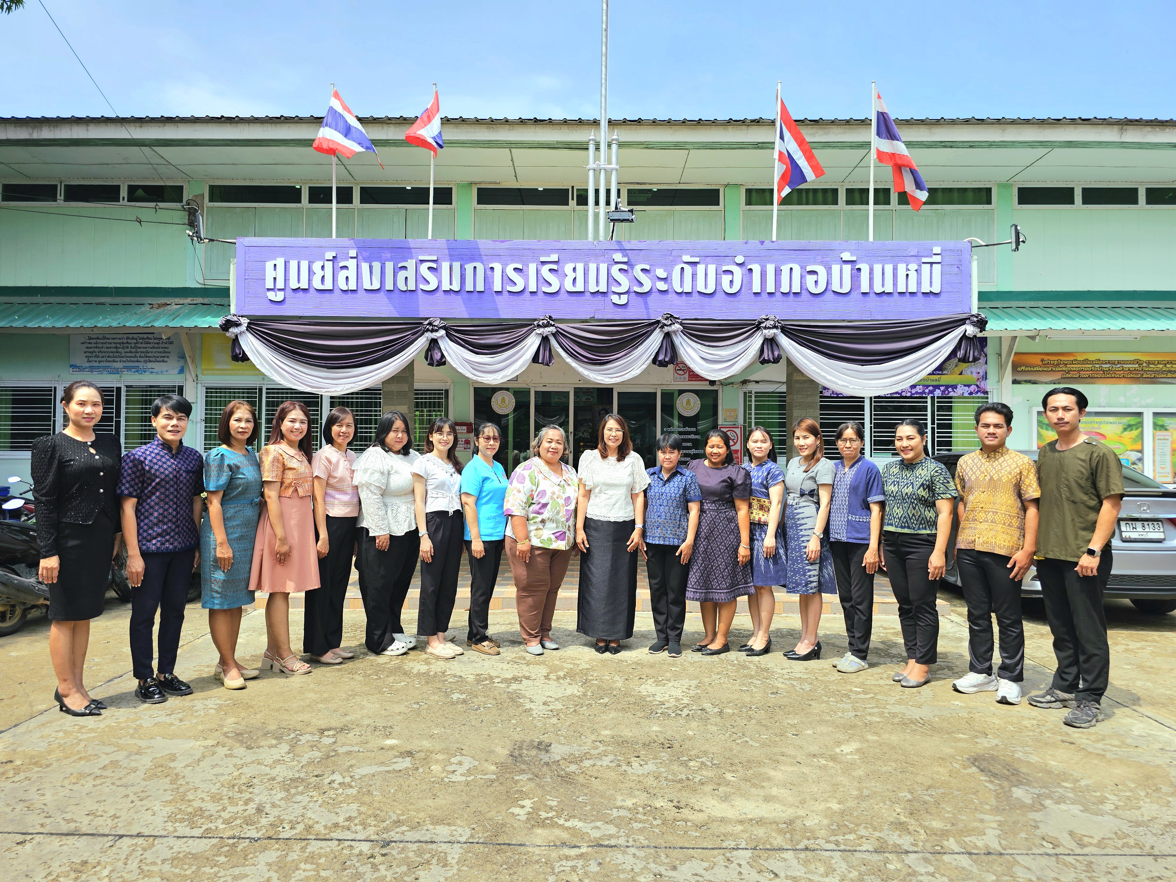 ผ้าไทยวันศุกร